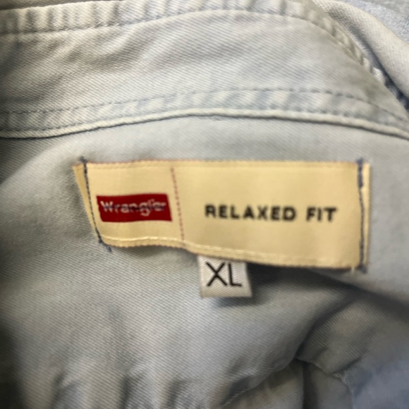 Wrangler chambray button-down shirt - Picture 3 of 3